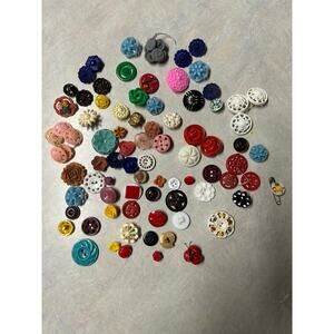 Vintage Fancy Loose Plastic Buttons Assorted Sizes, Shapes,‎ Colors and Brands